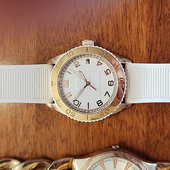 Lot of 2 Ladies Fashion Watches (Need New Batteries) - Picture 4 of 11